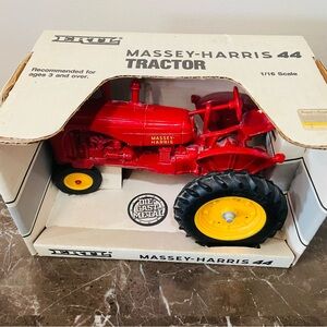 1988 ERTL Massey-Harris 44 Diecast 1:16 Scale Antique Tractor NRFB